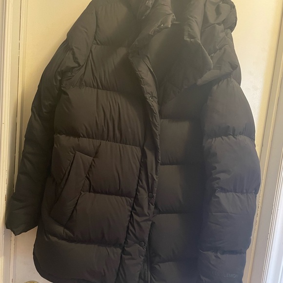 lululemon athletica Jackets & Blazers - Lululemon black wonder puff size 10 600 fill